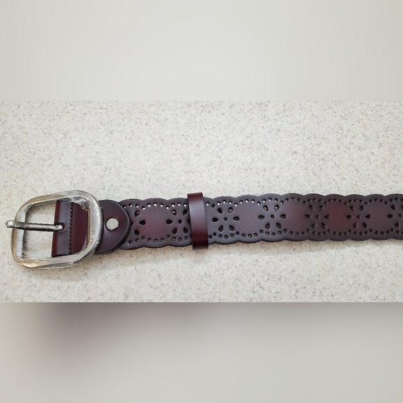 Leather Belt Openwork Pattern Reddish Brown With Silver Gunmetal Buckle - Picture 3 of 4